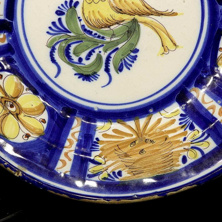 Two Manises ceramic plates, 20th century - 3