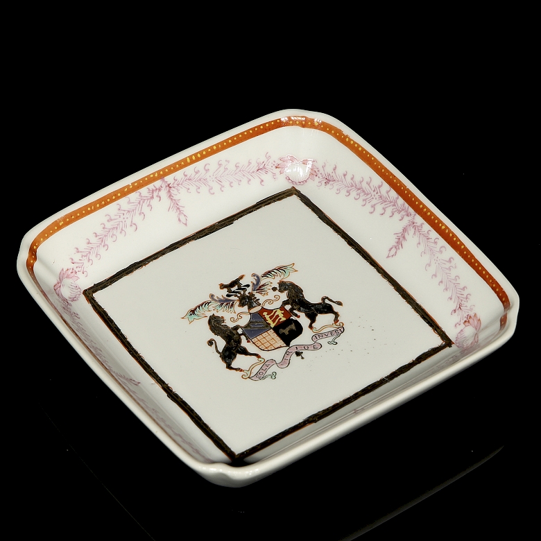 Plato cuadrado de porcelana