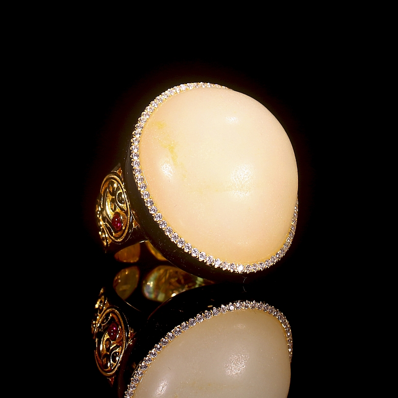 Anillo de plata dorada con jade blanco de Hetian, dinastía Qing
