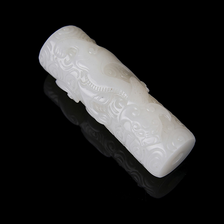 White jade pendant ‘Dragon among clouds’, Qing dynasty
