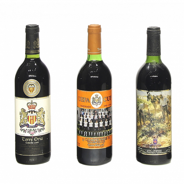 Four bottles of red wine from Utiel-Requena