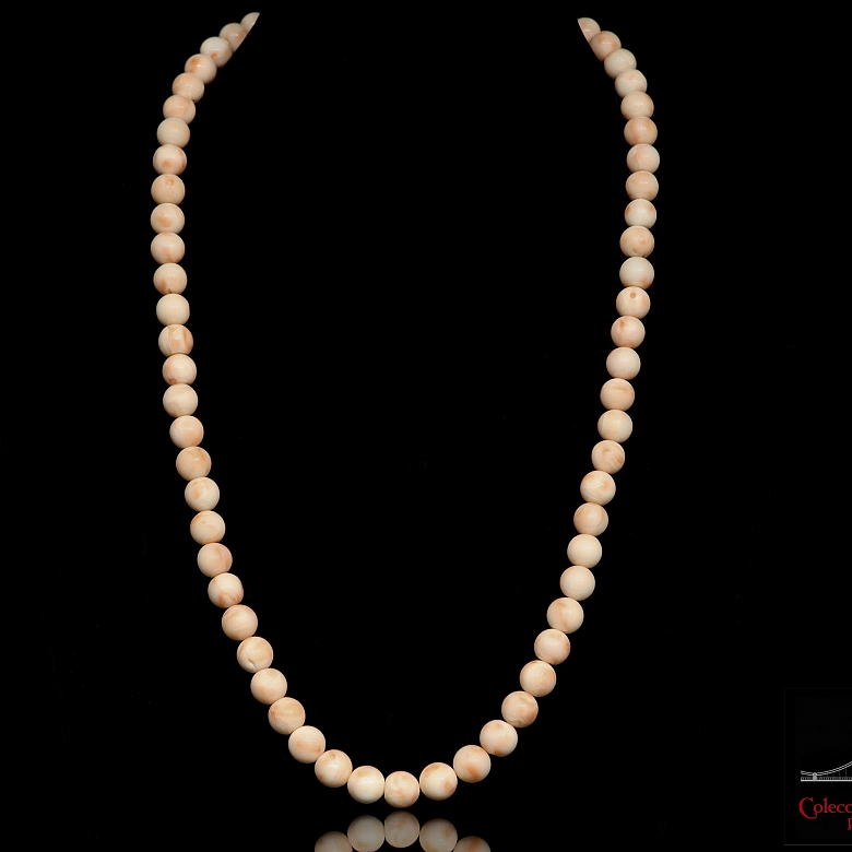 Collar de coral piel de angel con cierre de oro amarillo