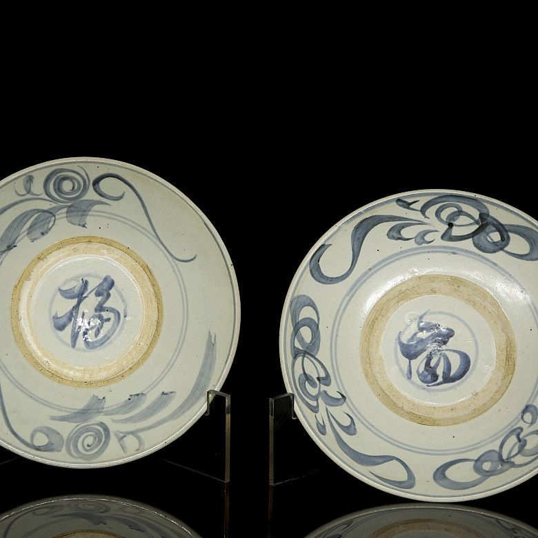 Two large glazed ceramic bowls, Ming dynasty