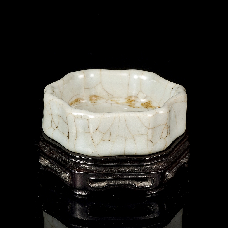 Recipiente hexagonal con esmalte Geyao, con marca Qianlong