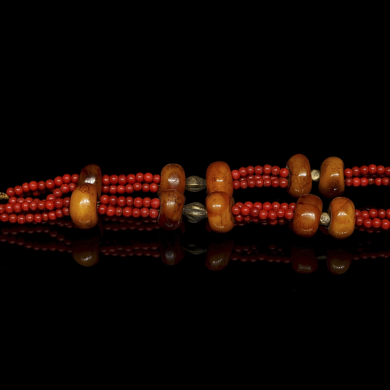 Necklace with amber beads, 20th century