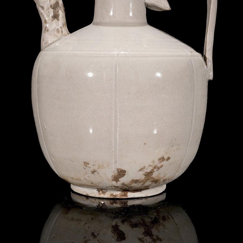 Ceramic jug with cream glaze, Ding kiln