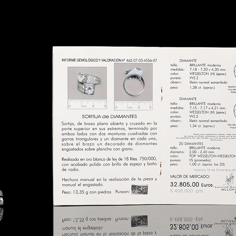 Sortija de oro blanco de 18 kt con dobles brillantes