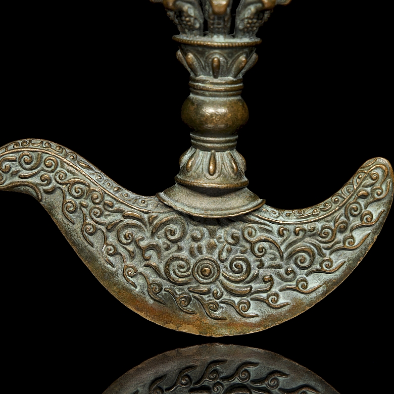 Elemento de ritual de bronce 