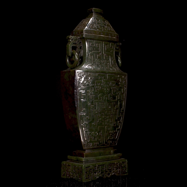 Large spinach green jade vase ‘Archaic Dragon’, Qing dynasty
