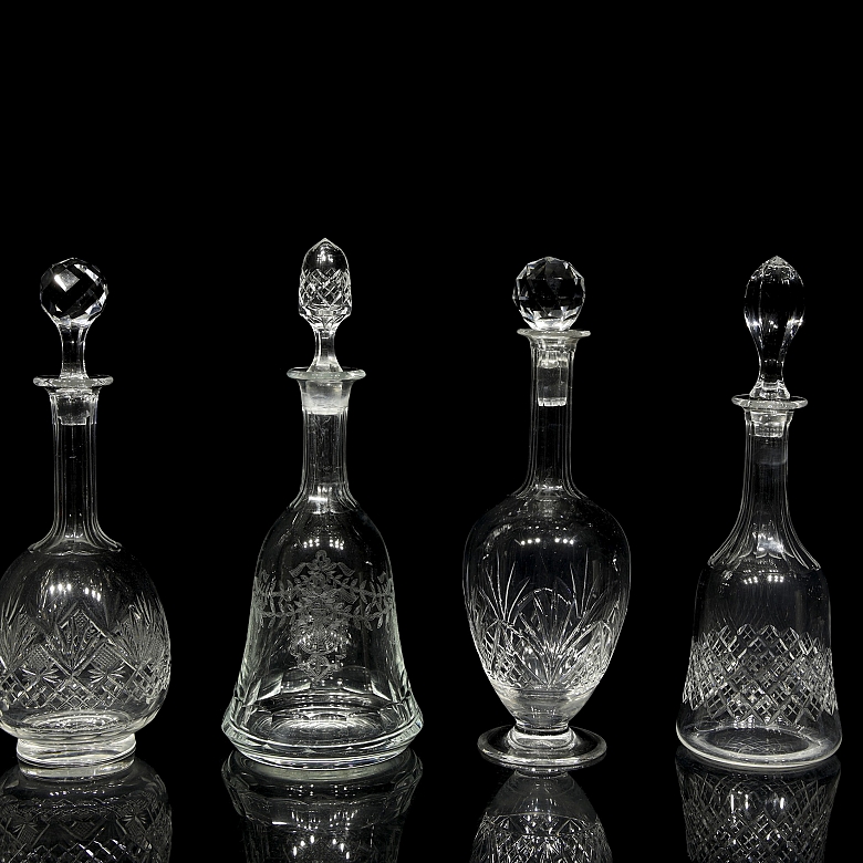 Cuatro licoreras en cristal tallado, s.XX