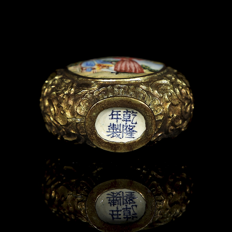 Snuff bottle ‘Gallant Scene’, with Qianlong brand name - 7