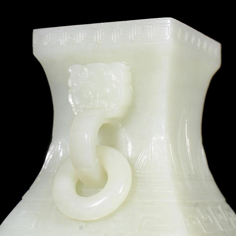 Jarrón de jade blanco Hetian con taotie, dinastía Qing