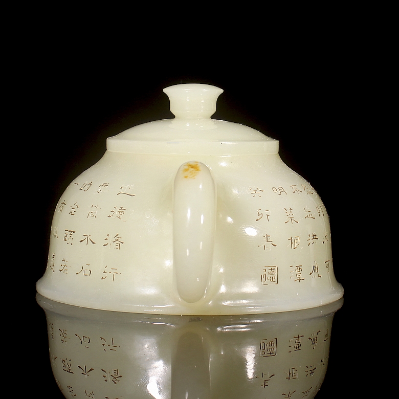 Tetera de jade hetiano de la dinastía Qing con poesía