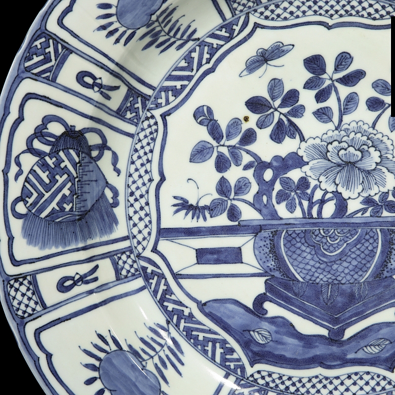 Plato de porcelana azul y blanco, S.XX - 3