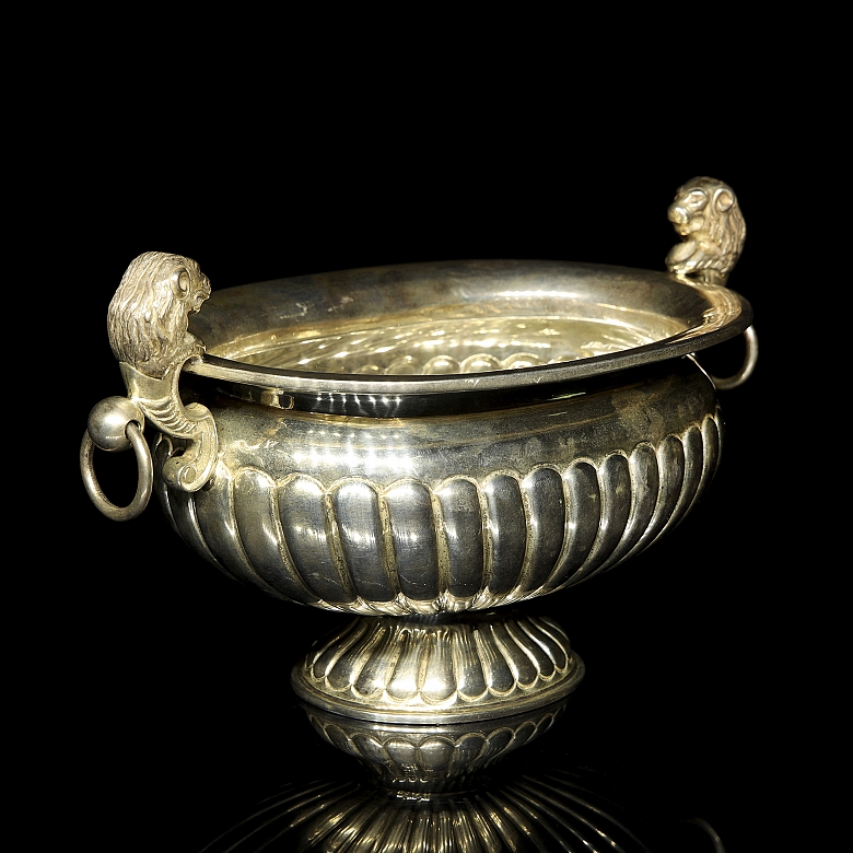Mexican silver centerpiece with leonine handles, Tane, 20th century