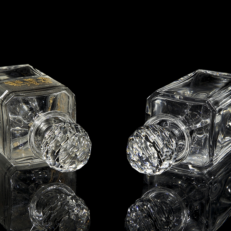 Pareja de frascos de tocador en cristal tallado, med. s.XX