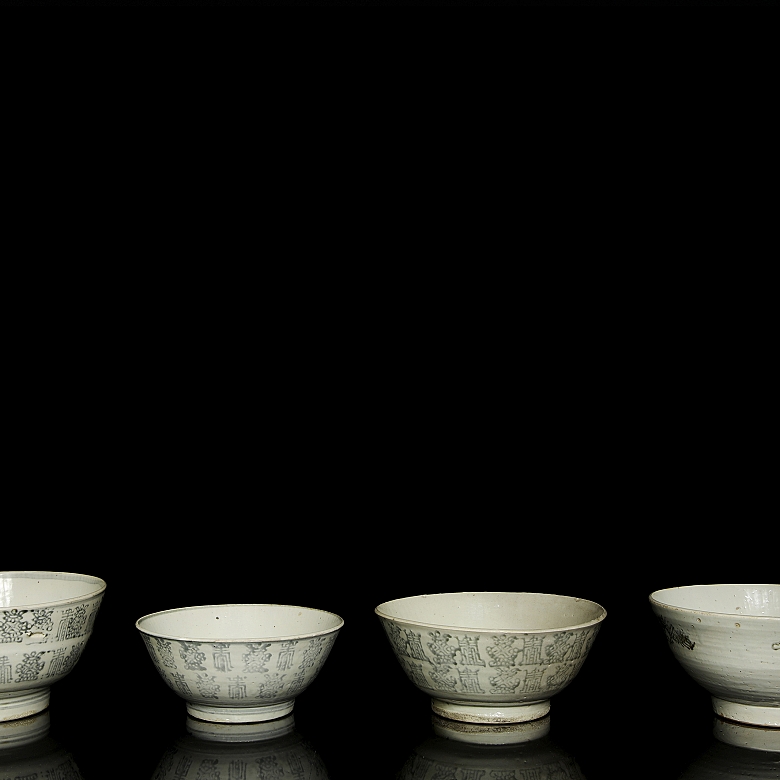 Cuatro cuenco de cerámica china, dinastía Ming
