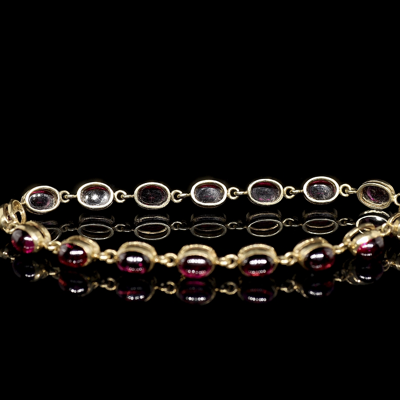 Pulsera de oro amarillo con gemas