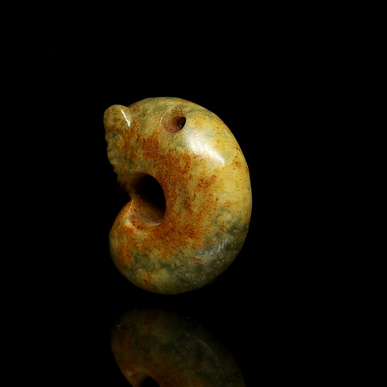 Colgante de jade tallado 