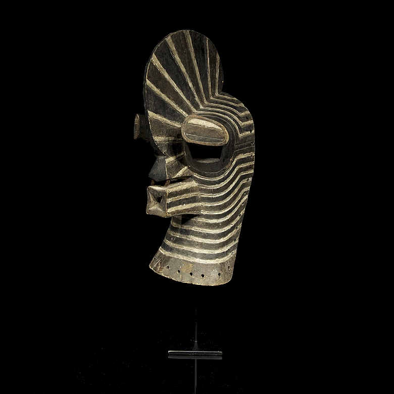 Máscara ceremonial Kifwebe, cultura Songye, R.D. del Congo, s.XX
