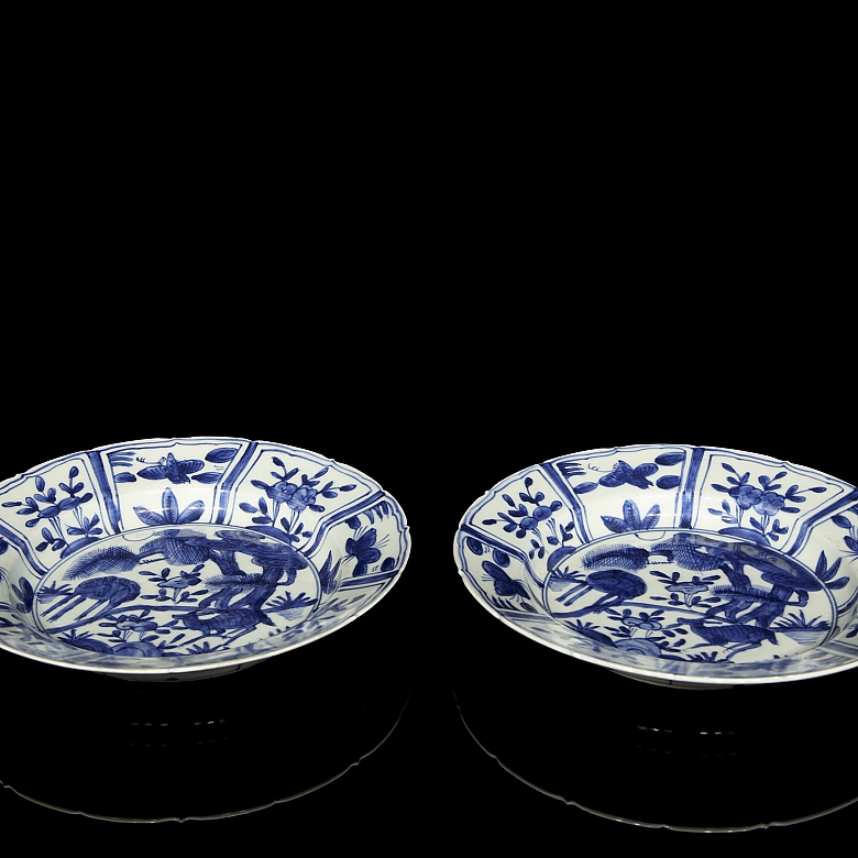 Pair of blue-and-white porcelain ‘Landscape’ dishes, Qing dynasty - 4