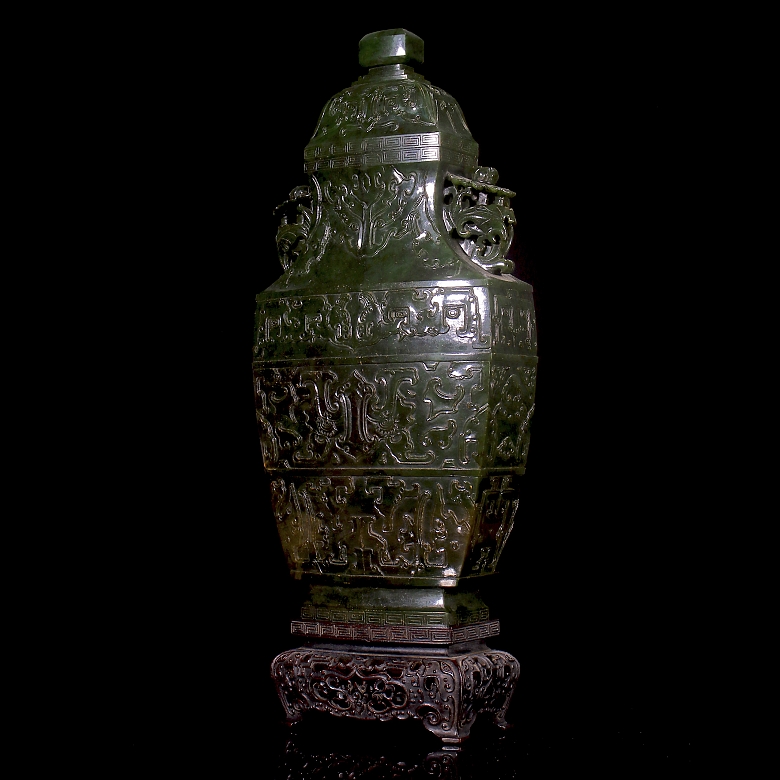 Jarrón de jade verde espinaca de Hetian, dinastía Qing