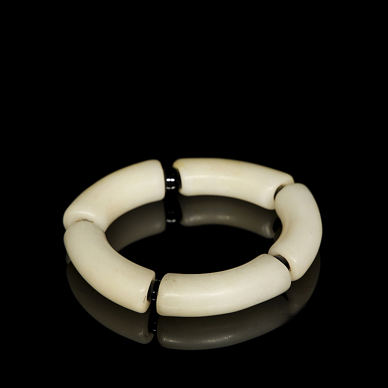White jade bead bracelet, Zhou style