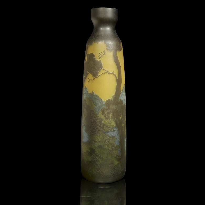 Jarrón de vidrio camafeo, estilo Art Noveau, firmado Lavieh, c. 1900