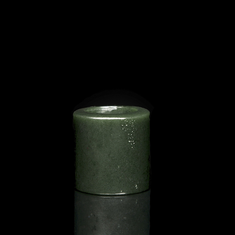 Anillo de arquero de jade verde espinaca, cultura Qijia