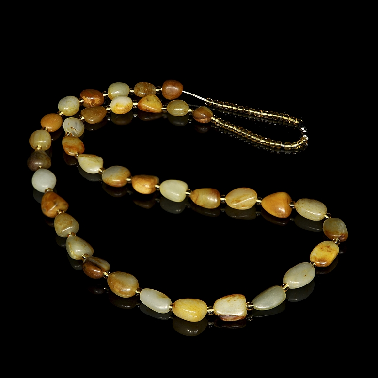 Collar de treinta y seis cuentas de jade, s.XX