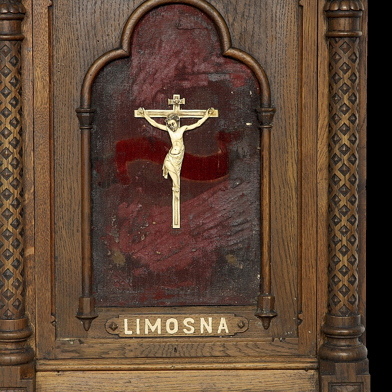 Antiguo limosnero con Cristo de hueso, fnn.s.XIX