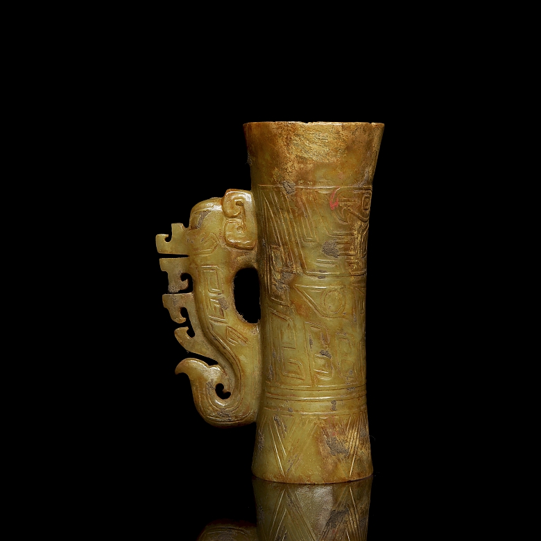 Copa de jade amarillo tallado 