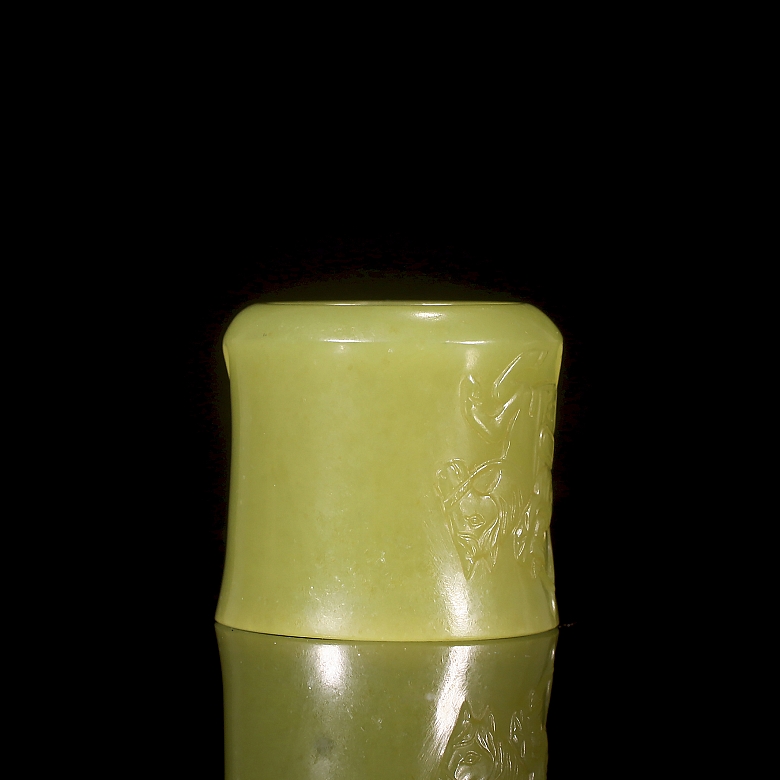 Caja de madera de Zhitang y jade amarillo, con anillo de arquero, dinastía Qing