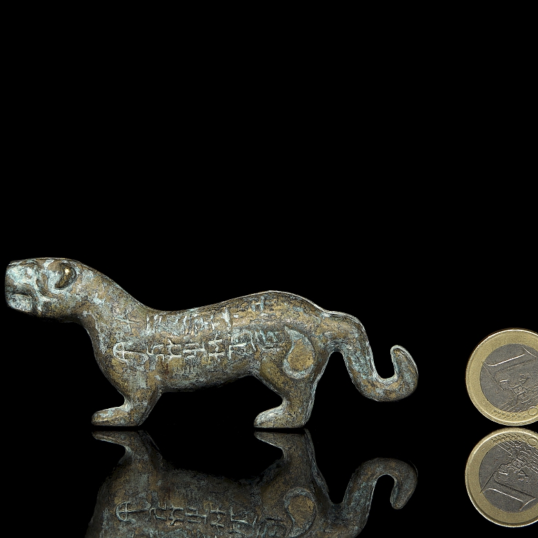 Pequeña caja de bronce