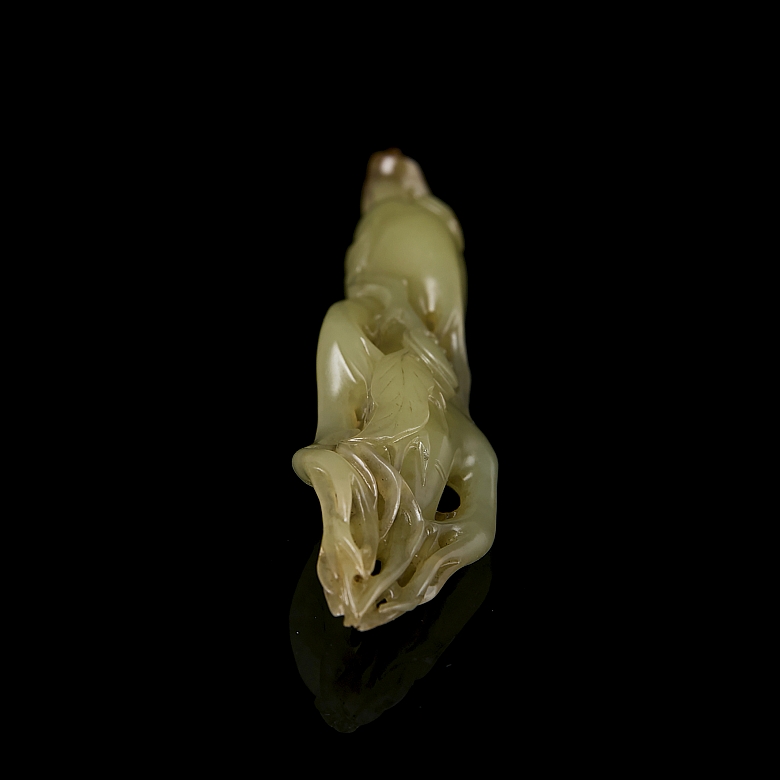 Figura de jade amarillo 