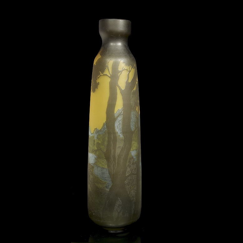 Jarrón de vidrio camafeo, estilo Art Noveau, firmado Lavieh, c. 1900