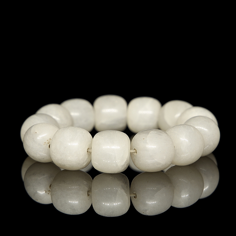 Bracelet with thirteen jade beads, 20th century