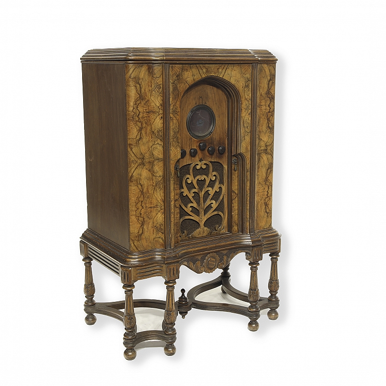 Phonograph record player and radio, 20th century
