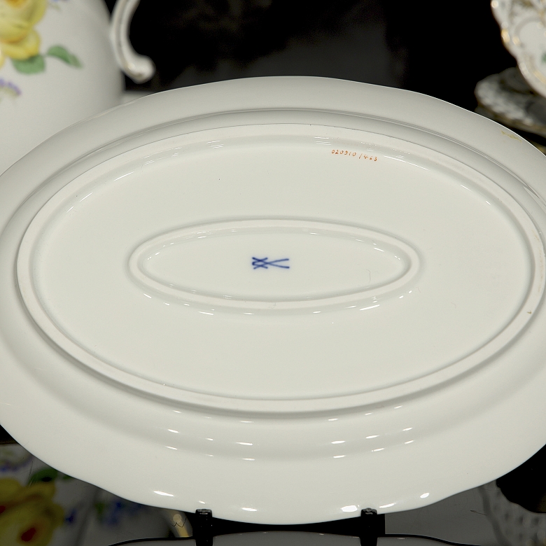 Meissen tableware ‘Yellow Rose and Forget-me-not’