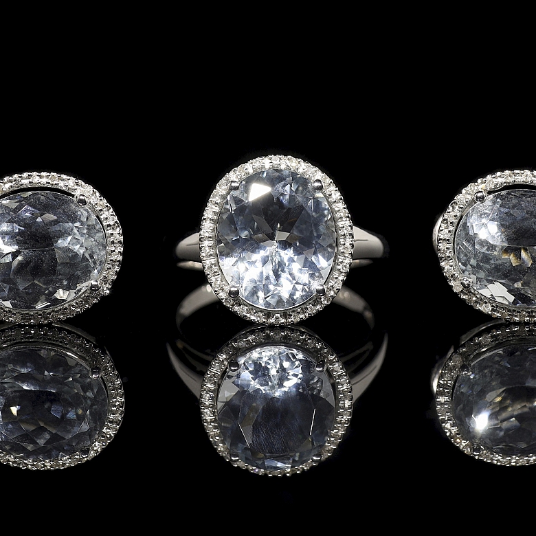 Juego en oro blanco de 18k con aguamarinas y diamantes