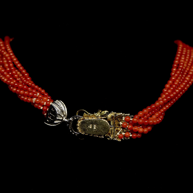 Gold necklace with diamonds and coral beads