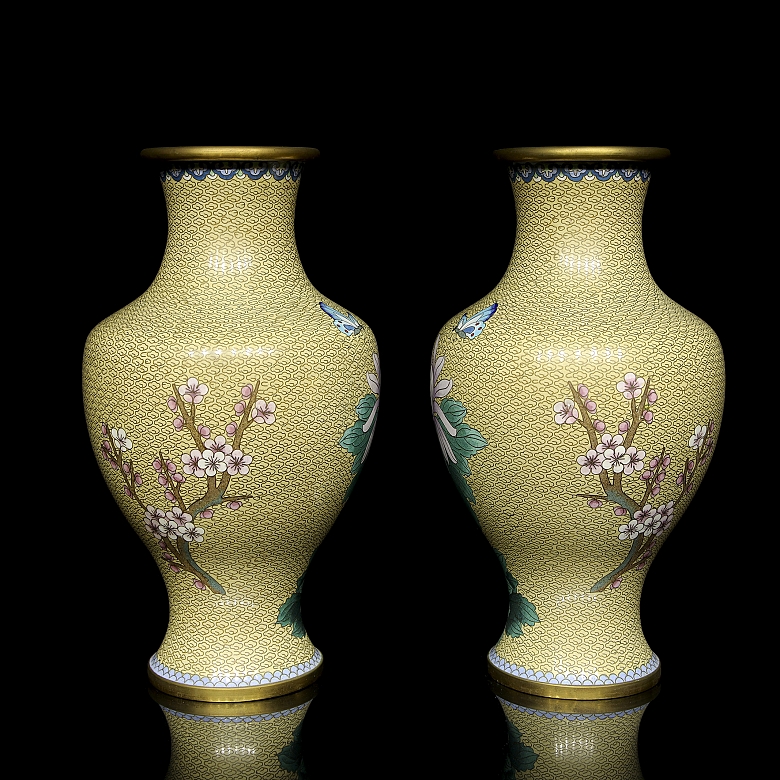 Pair of cloisonné vases 