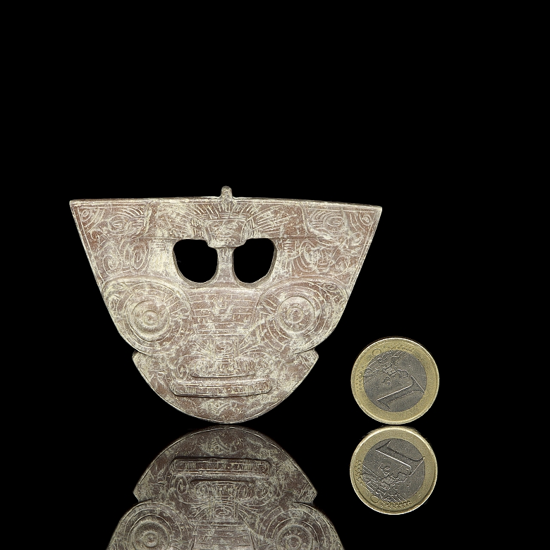 Colgante de jade tallado 