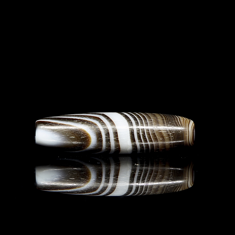 Cuenta de ágata tallada