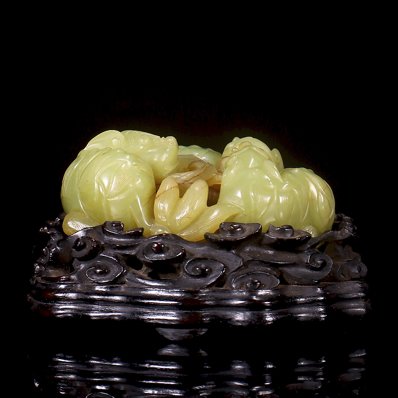 Figura de jade amarillo 