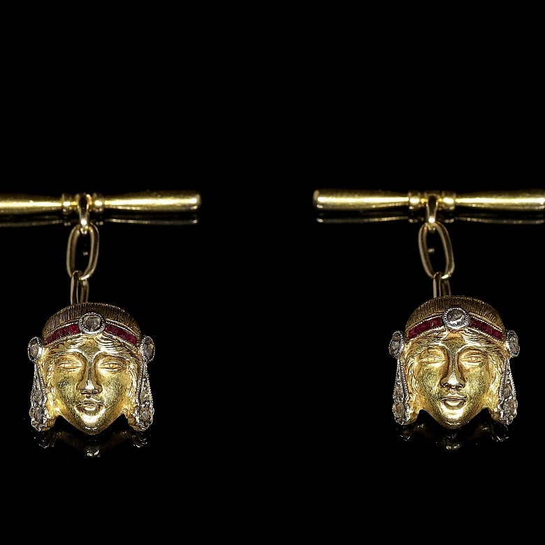 Gemelos de oro amarillo de 18 kt con esmaltes y brillantes
