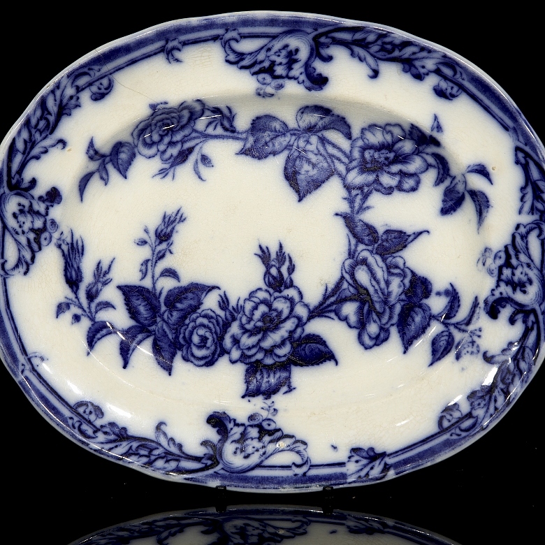 一对荷兰瓷托盘,出自 Petrus Laurentius Regout 之手,19 世纪