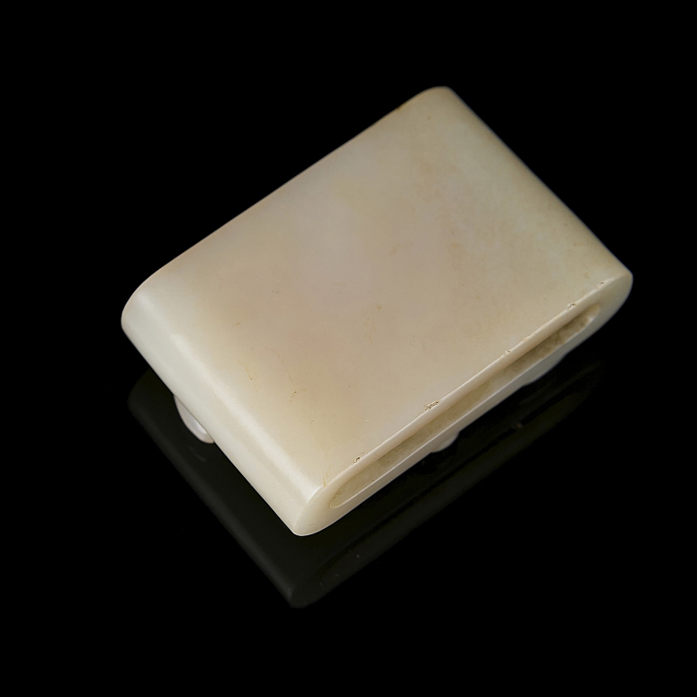 Carved Hetian jade buckle ‘Dragon’, Qing dynasty
