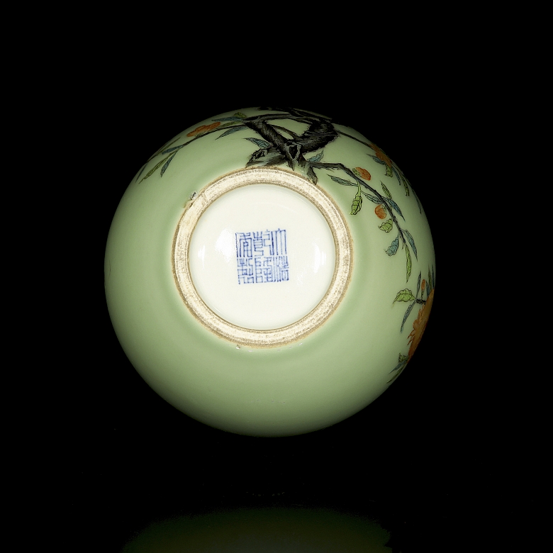 Glazed porcelain vase ‘Pomegranates’, with Qianlong Seal - 4