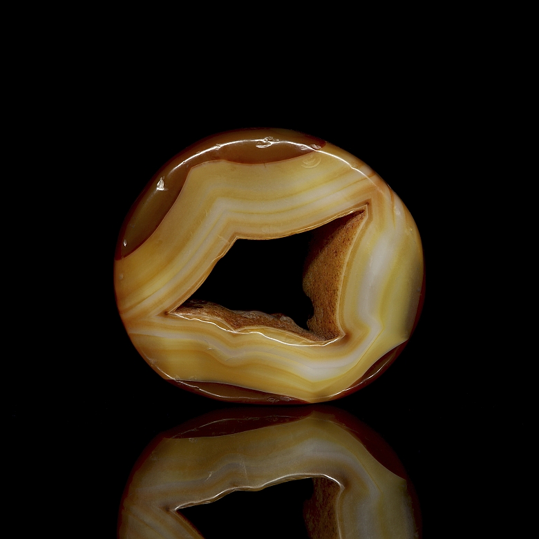 Colgante de ágata tallada, dinastía Zhou